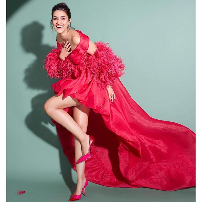 heroine Kriti sanon latest photoshoot in Trendy outfits