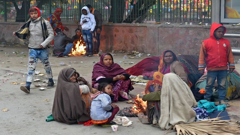 Cold fury, Dal lake frozen in Kashmir cold will increase further kps