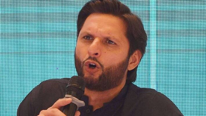 Afridi's daughter was doing Aarti after watching Indian serial, father broke TV by hand KPB Afridi's daughter was doing Aarti after watching Indian serial, father broke TV by hand KPB