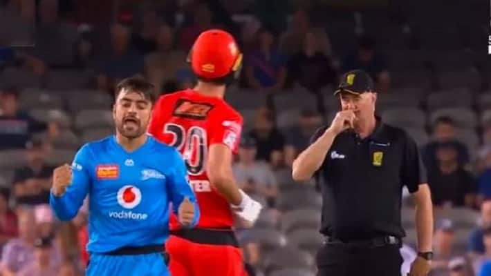 Bigbash league umpire change his decision after raising finger goes viral Bigbash league umpire change his decision after raising finger goes viral