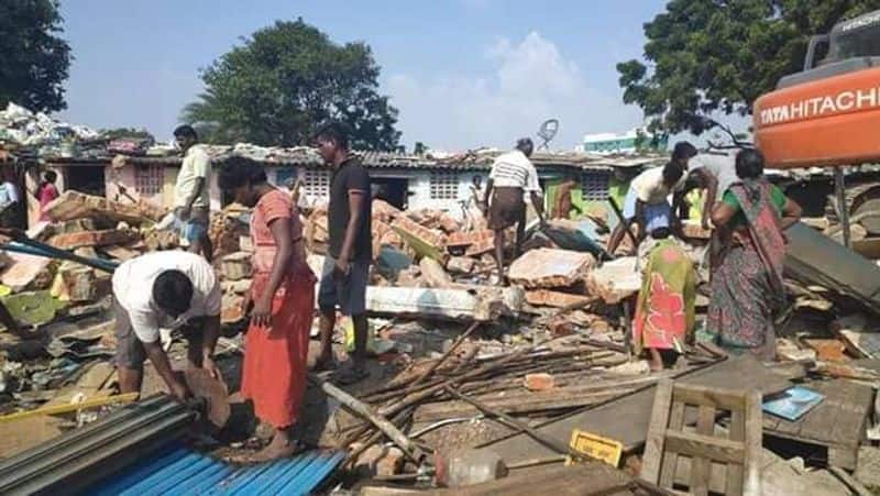thirumavalavan gave arequest and OPS stop to demolish houses