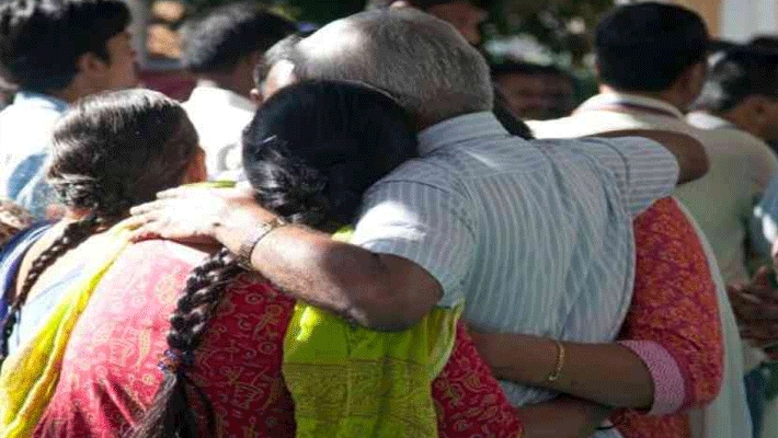 husband died in road accident after wife committed suicide on railway track kpr
