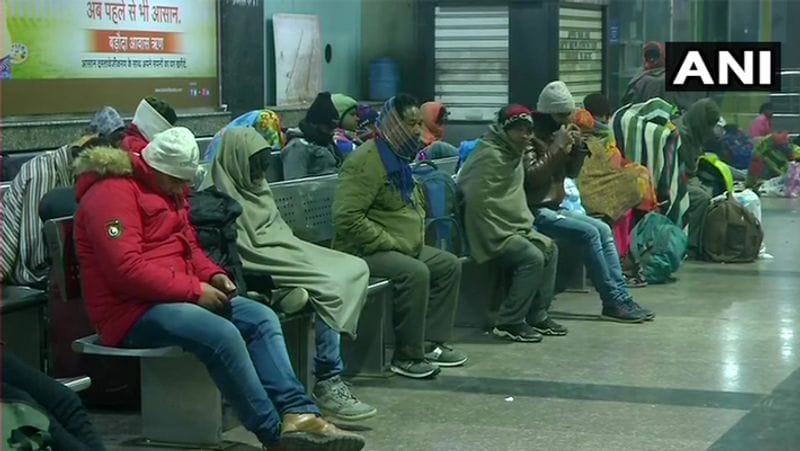 3 flights canceled, 30 trains late, 50 died in UP, 36 in Bihar due to cold kps