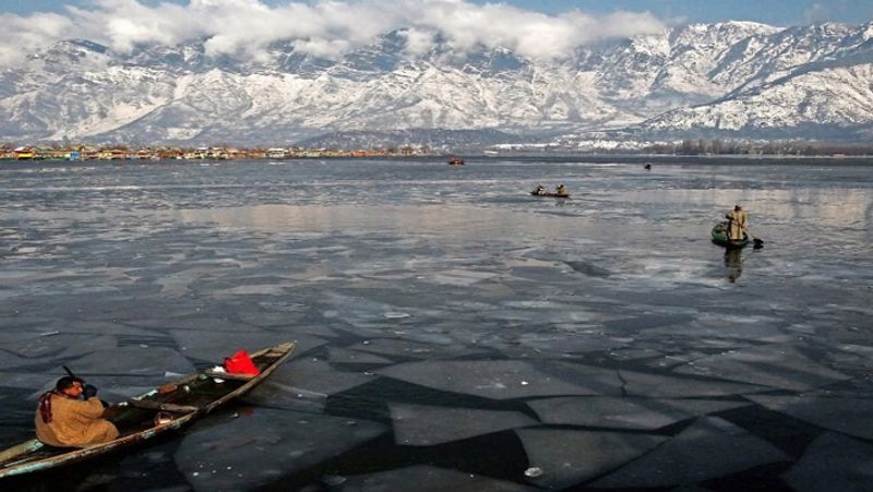 3 flights canceled, 30 trains late, 50 died in UP, 36 in Bihar due to cold kps