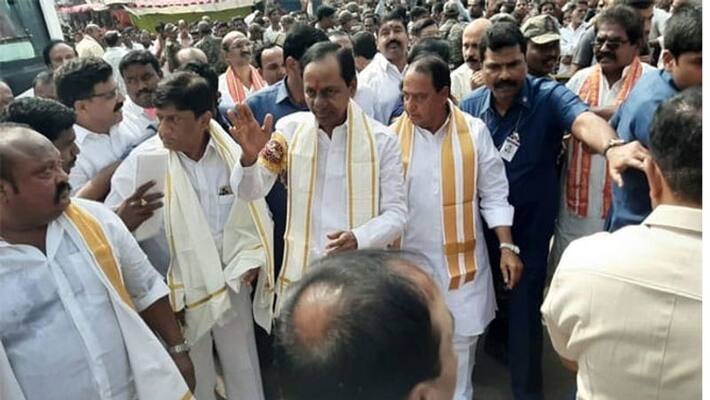 Telangana Cm KCR offers special prayers in vemulawada temple Telangana Cm KCR offers special prayers in vemulawada temple