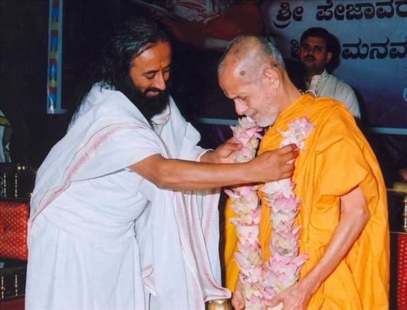 Udupi Pejawara Mutt Seer Vishwesha Teertha Swami rare photo gallery