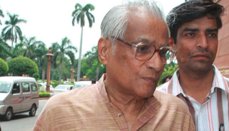 জর্জ ফার্নান্ডেজ - ২৮ জানুয়ারি ভারতের প্রাক্তন প্রতিরক্ষামন্ত্রী জর্জ ফার্নান্ডেজ-এর জীবনাবসান ঘটে। তাঁর বয়স হয়েছিল ৮৮ বছর। ১৯৯৯ সালে কার্গিল যুদ্ধের সময় অটলবিহারী বাজপেয়ীর এনডিএ সরকারে তিনি প্রতিরক্ষামন্ত্রী ছিলেন। ১৯৭০ এর সোশ্যালিস্ট আন্দোলনের অন্যতম পুরোধা ছিলেন তিনি। জরুরি অবস্থার সময় 'বরোদা ডায়নামাইট ষড়যন্ত্র'-এ জড়িত থাকার অভিযোগে তাঁকে কারাবন্দি করা হয়েছিল। ১৯৬৭ সালের লোকসভা নির্বাচনে মুম্বইয়ের বিশিষ্ট কংগ্রেস নেতা এসকে পাতিল-কে পরাজিত করে তিনি 'জায়ান্ট কিলার' হিসাবে পরিচিত হয়েছিলেন।