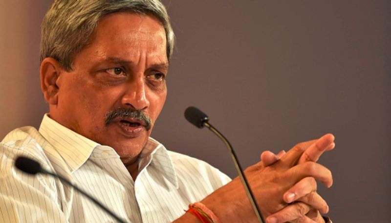 মনোহর পর্রিকর - দীর্ঘ অসুস্থতার পর ১৭ মার্চ ৬৯ বছর বয়সে জীবনাবসান হয় গোয়ার মুখ্যমন্ত্রী এবং প্রাক্তন প্রতিরক্ষামন্ত্রী মনোহর পর্রিকর-এর। গোয়ার তিনবারের মুখ্যমন্ত্রী, পর্রিকর সাধারণ জীবনযাত্রার জন্য পরিচিত ছিলেন। জনগণের মুখ্যমন্ত্রী হিসেবে পরিচিতি ছিল তাঁর। আইআইটি-র প্রাক্তনী এই রাজনীতিবিদ, সক্রিয় রাজনীতিতে প্রবেশের আগে বিজেপির আদর্শিক পরামর্শদাতা তথা আরএসএস ছিলেন। প্যানক্রিয়াটিক ক্যানসারের সঙ্গে লড়তে লড়তেই তিনি শেষ দিকে নাকে নল নিয়েও গোয়া বিধায়সভায় উপস্থিত হয়েছেন।