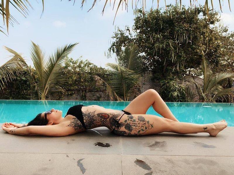Famous Villain Actor Daughter Hot Bikini Photo Going Viral