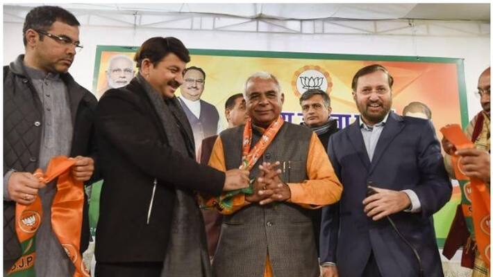 AAP leader resigns from party, joins BJP AAP leader resigns from party, joins BJP