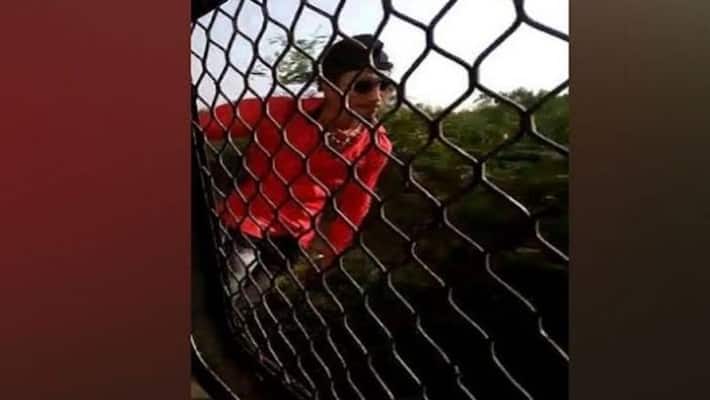 man falling off train in thane died man falling off train in thane died