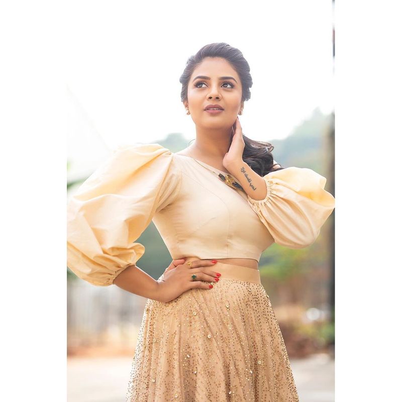 Anchor Sreemukhi latest photo shoot