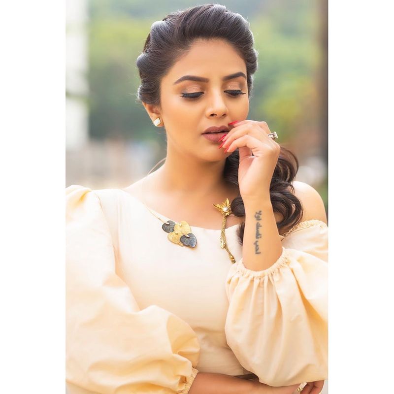 Anchor Sreemukhi latest photo shoot