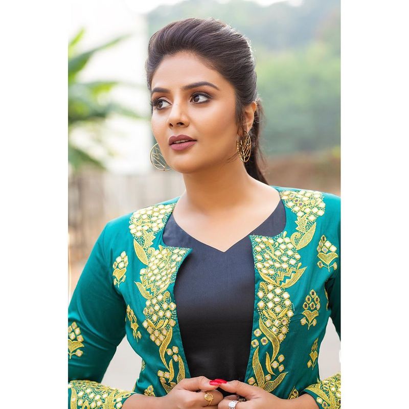 Anchor Sreemukhi latest photo shoot