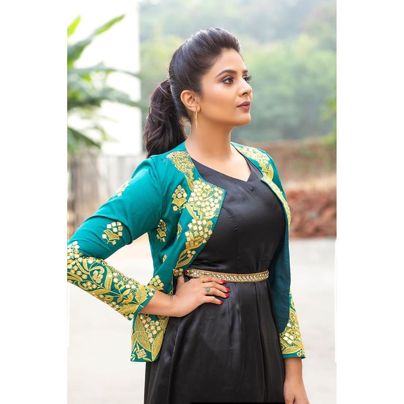 Anchor Sreemukhi latest photo shoot