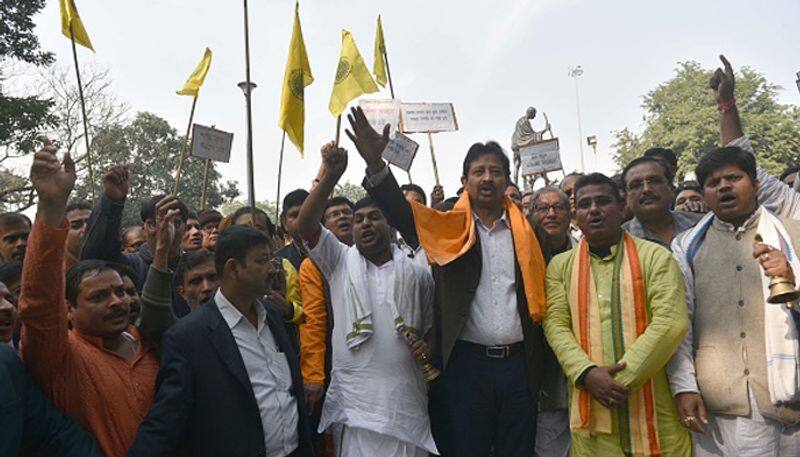 Hundreds of priests join stir against CAA in Kolkata