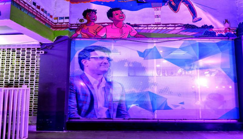 বিসিসিআই সভাপতি সৌরভ, ইডেনে পিংক বল টেস্ট (অক্টোবর- নভেম্বর ২০১৯)- ২৩ অক্টোবর ভারতীয় ক্রিকেটের মসনদে বসলেন প্রাক্তন ভারত অধিনায়ক সৌরভ গঙ্গোপাধ্যায়। বিসিসিআই সভাপতি নির্বাচিত হয়েই ইডেনে নৈশালোকে টেস্ট- এর আয়োজন করেন তিনি। ইতিহাসের সাক্ষী থাকল কলকাতা। ২২ নভেম্বর থেকে ক্রিকেটের নন্দনকাননে পাঁচদিনের ঐতিহাসিক লড়াইয়ে মুখোমুখি হয় ভারত ও বাংলাদেশ। তিন দিনেই টেস্ট জিতলেন বিরাট কোহলিরা। শতরান করলেন ক্যাপ্টেন কোহলি।