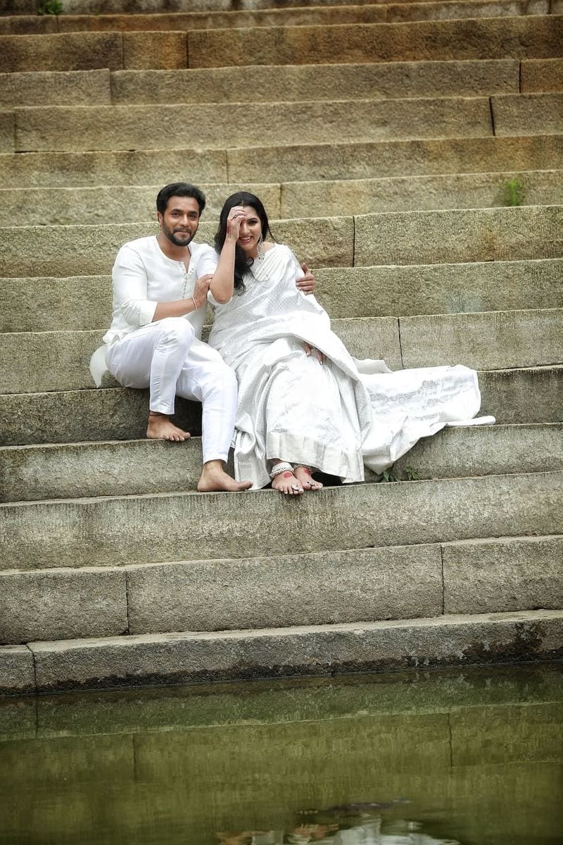 Kannada actor Srii murali and wife vidya 20th love anniversary photo gallery