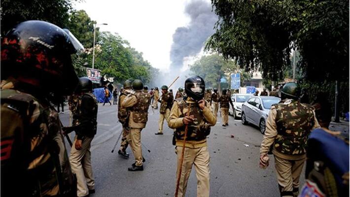 New video says rioters took shelter in Jamia library New video says rioters took shelter in Jamia library