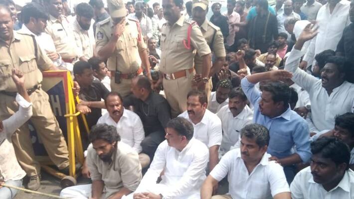 Pawan Kalyan fires on police near mandadam village in guntur district Pawan Kalyan fires on police near mandadam village in guntur district