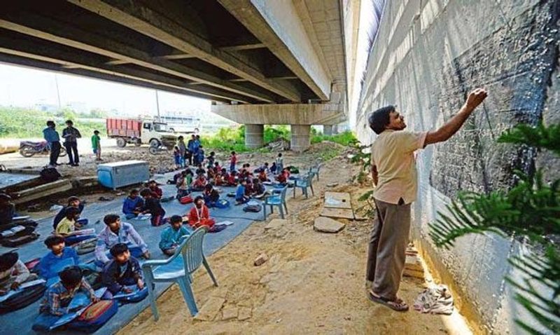school under Metro bridge teaches these slum children inspiring story kpt