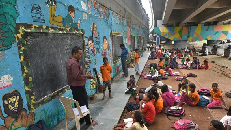 school under Metro bridge teaches these slum children inspiring story kpt