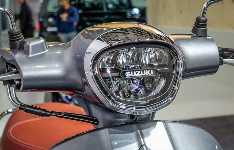 Suzki unviel Vespa competitor saluto scooter in Taipei Motor Show