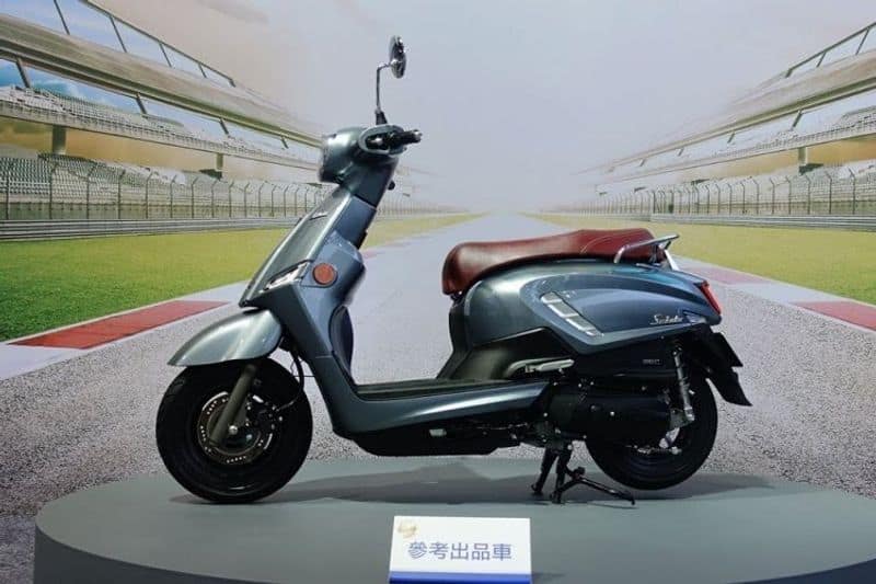 Suzki unviel Vespa competitor saluto scooter in Taipei Motor Show