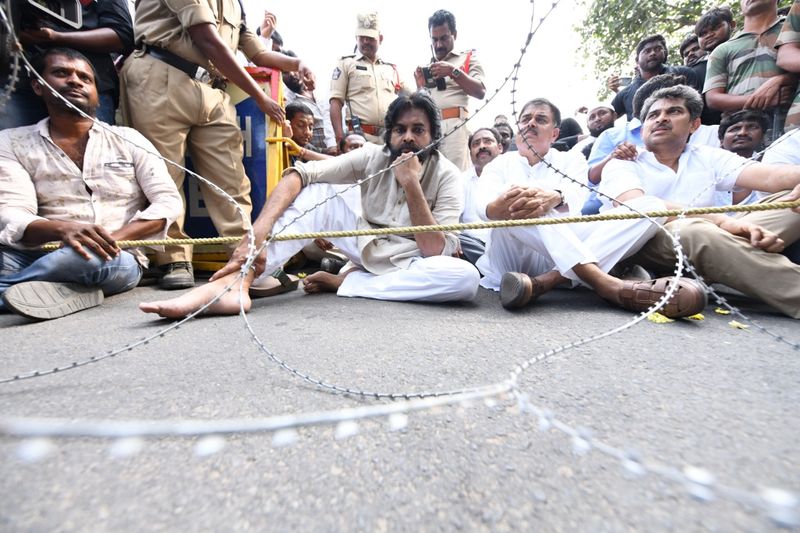 janasena chief pawan kalyan participated in amaravati protest