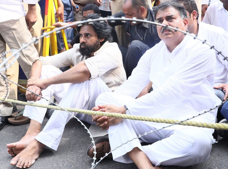 janasena chief pawan kalyan participated in amaravati protest