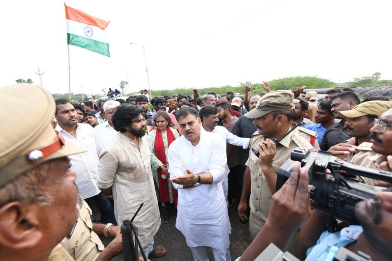 janasena chief pawan kalyan participated in amaravati protest