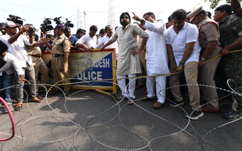janasena chief pawan kalyan participated in amaravati protest