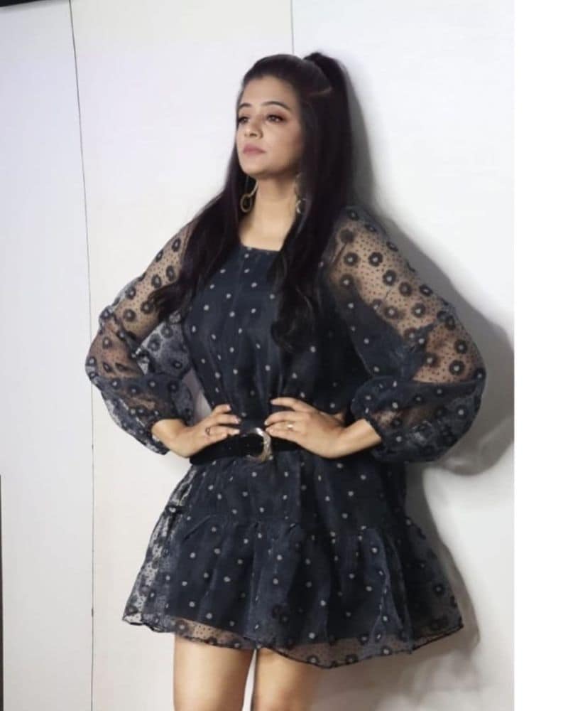 heroine priyamani latest photo shoot