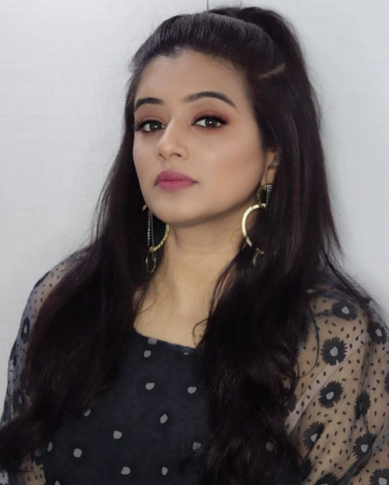 heroine priyamani latest photo shoot