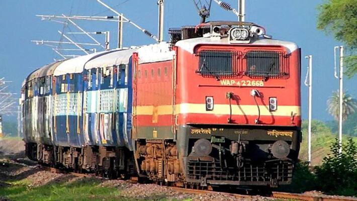 People of Kottur Demand to Union Minister Suresh Angadi Hosapete-Bengaluru Train People of Kottur Demand to Union Minister Suresh Angadi Hosapete-Bengaluru Train