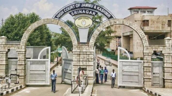 Jammu Kashmir HC withdraws ad inviting outsiders to apply for district court jobs Jammu Kashmir HC withdraws ad inviting outsiders to apply for district court jobs