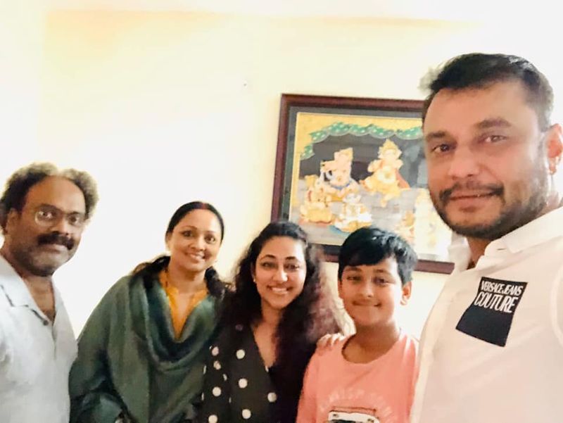 Sandalwood Actor darshan welcomes new year 2020 by dubbing roberrt Film