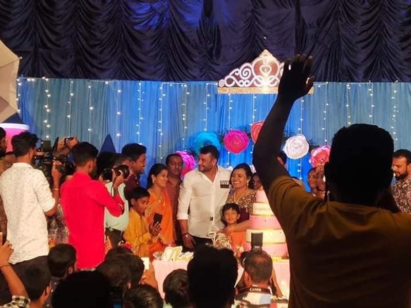 Sandalwood Actor darshan welcomes new year 2020 by dubbing roberrt Film