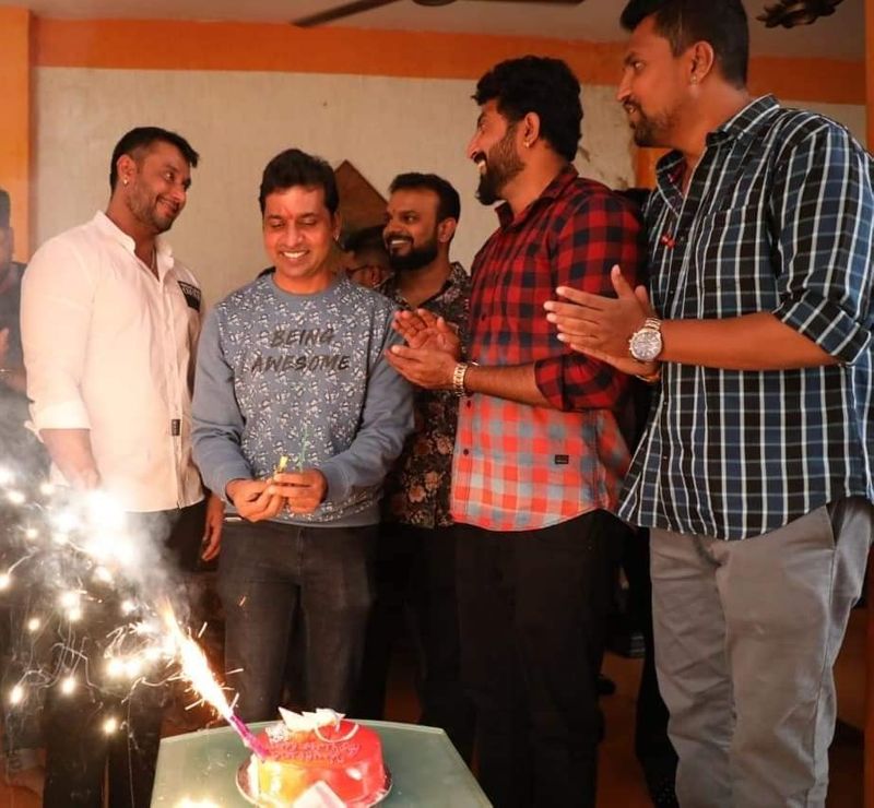 Sandalwood Actor darshan welcomes new year 2020 by dubbing roberrt Film