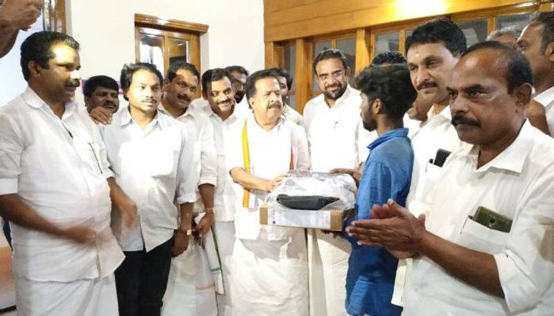 Gandhigramam project opposition leader Ramesh Chennithala visits Edamalakkudy