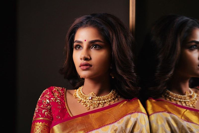 Kodi Anupama Parameswaran Pattu Saree Photos Going Viral