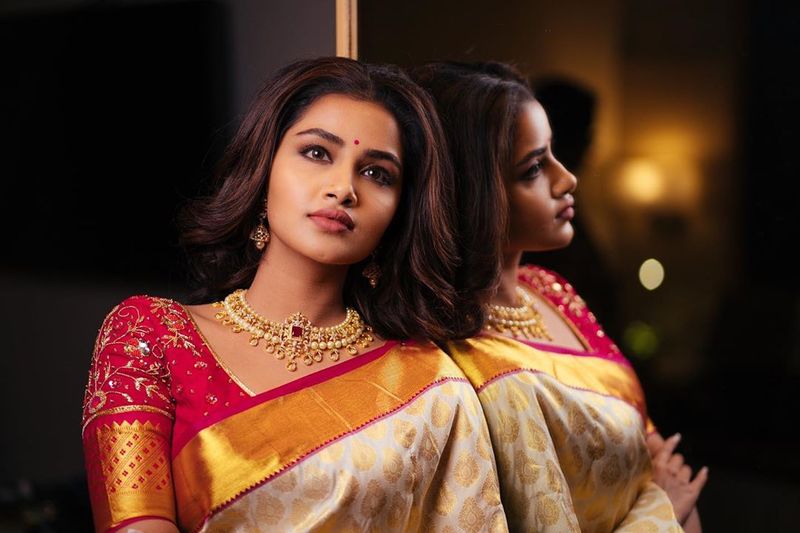 Kodi Anupama Parameswaran Pattu Saree Photos Going Viral