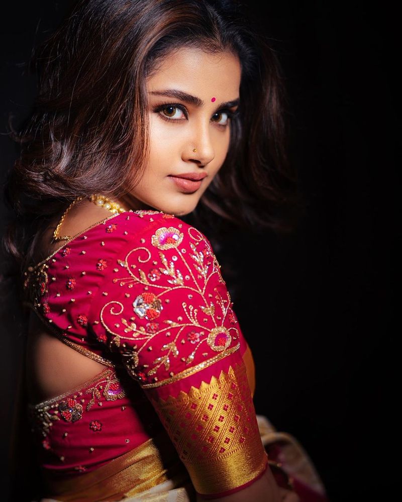 Kodi Anupama Parameswaran Pattu Saree Photos Going Viral