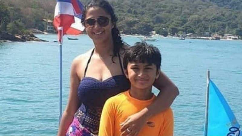 Actress Kaniha Glamours Photo With Her Son