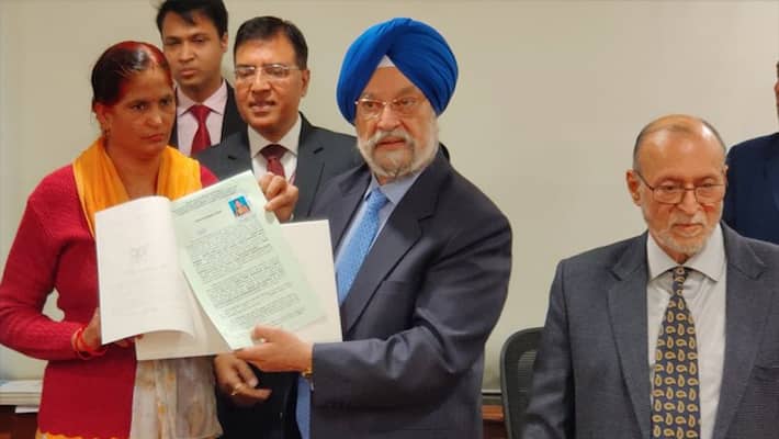 center distributed certificates of ownership of property in unauthorized colonies of Delhi kpm center distributed certificates of ownership of property in unauthorized colonies of Delhi kpm