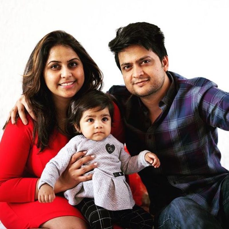 ಐರಾ ಜನಿಸಿದಾಗ ರಿಯಾ ಮತ್ತು ಅಜ್ಜ-ಅಜ್ಜಿ ಜೊತೆ ಫೋಟೋಶೂಟ್ ಮಾಡಿಸಿದ್ದರು.