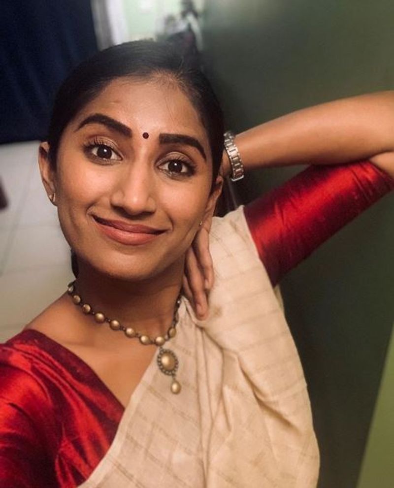 ಇಂಜಿನಿಯರಿಂಗ್ನಲ್ಲಿ ಪದವಿ ಪಡೆದು ಸಾಫ್ಟವೇರ್ ಕಂಪನಿಯೊಂದರಲ್ಲಿ ಕೆಲಸ ಮಾಡುತ್ತಿದ್ದರು.