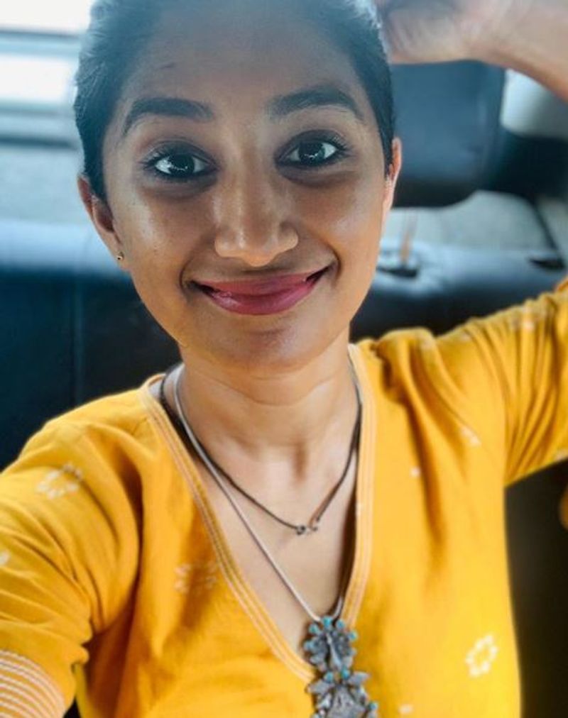 ಶ್ರದ್ಧಾ ಡಿಫರೆಂಟ್ ಡ್ರೆಸ್ಸಿಂಗ್ ಸೆನ್ಸ್ಗೂ ಫ್ಯಾನ್ಸ್ ಇದ್ದಾರೆ.