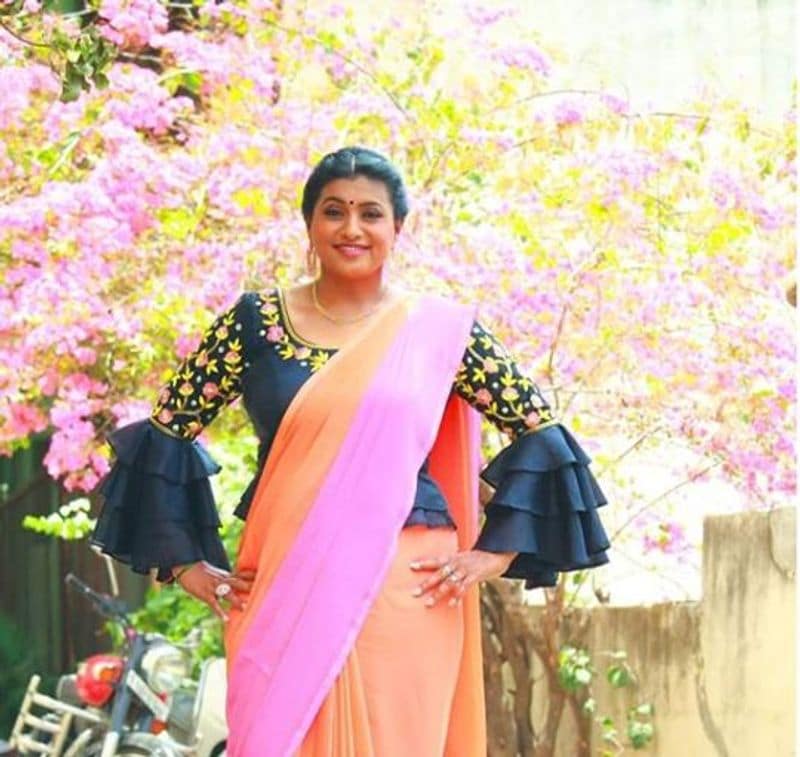 சமீபத்தில் தான், நகரி தொகுதிக்கு தண்ணீர் குழாய் திறக்க வந்த ரோஜாவிற்கு அந்த தொகுதி மக்கள் வழி நெடுக்க பூ தூவி வரவேற்ற சம்பவம் மிகவப்பெரிய சர்ச்சையை ஏற்படுத்தியது குறிப்பிடத்தக்கது. 