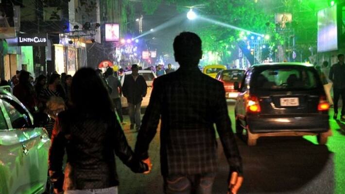 Woman molested in a running bus at Parkstreet Woman molested in a running bus at Parkstreet